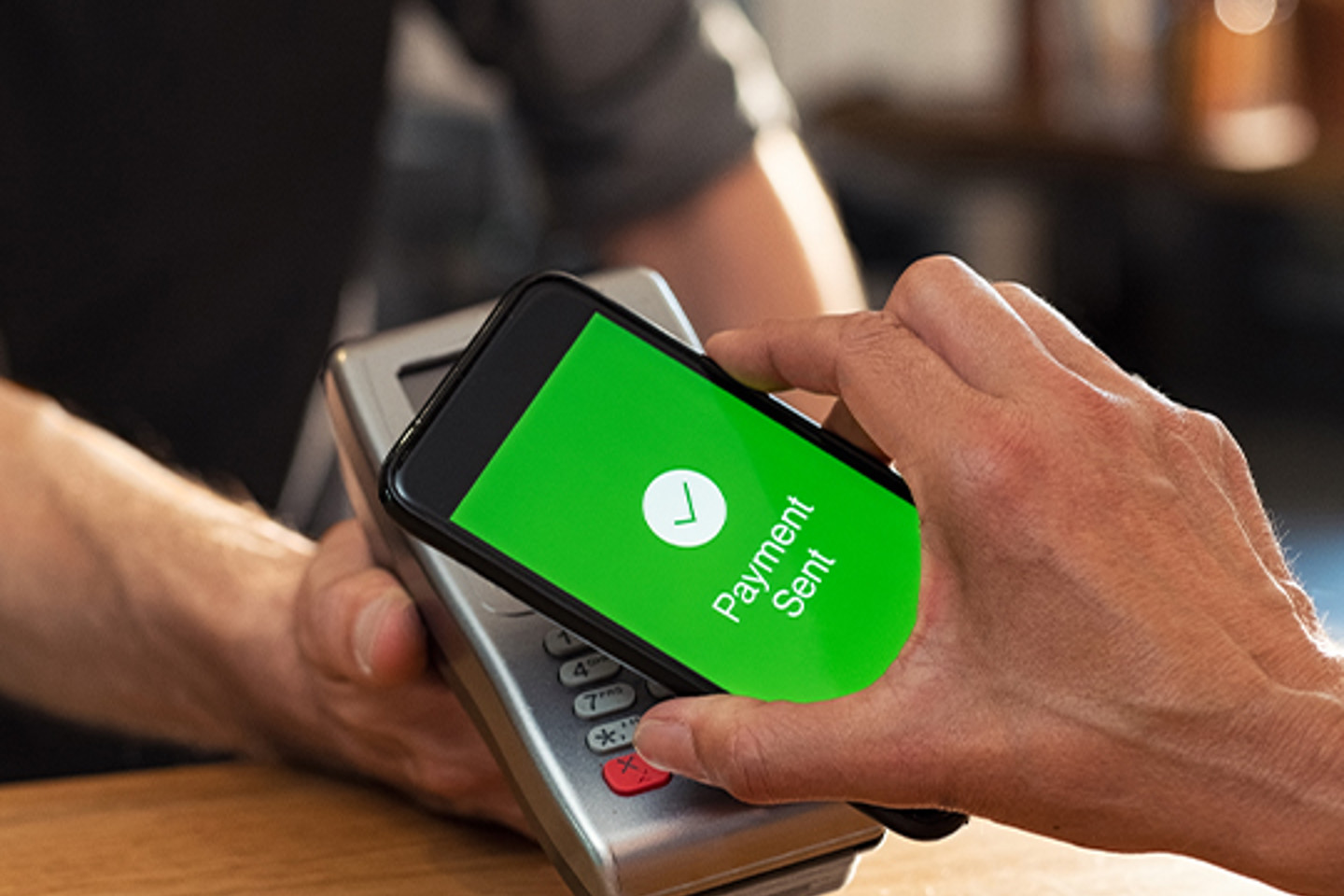 Payarc Portrait 1paying using phone