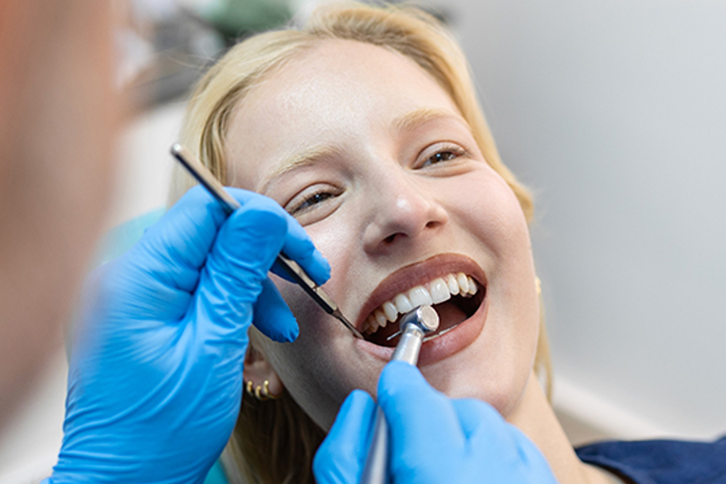 Dentalxchange Portrait 3 Patient being seen by dentist