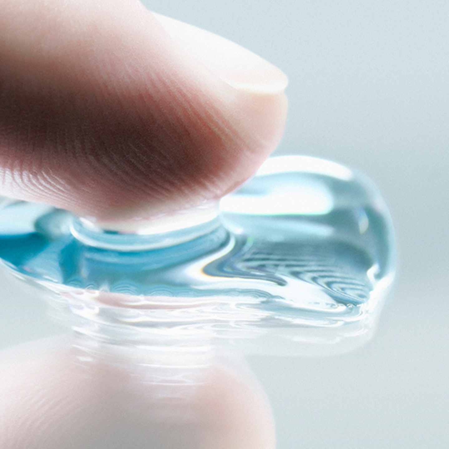 Italgel Portrait 1 finger touching gel