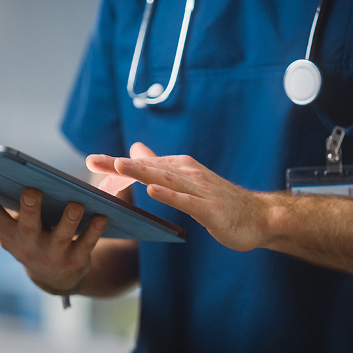 Adreima Portrait nurse on tablet