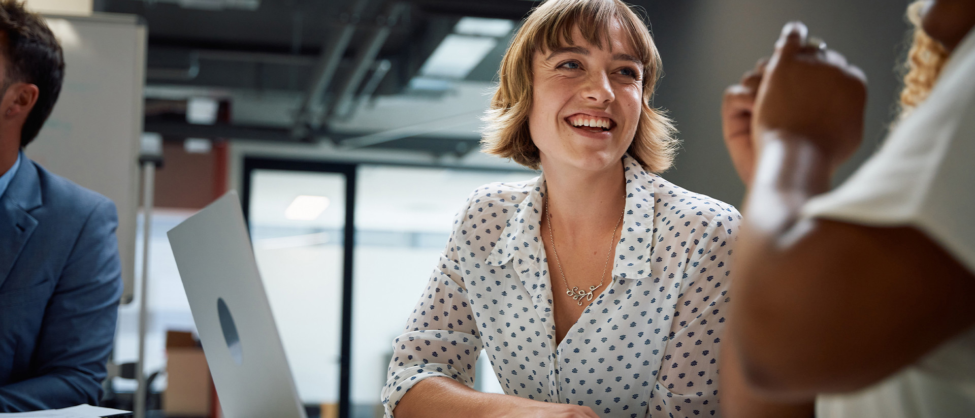 Vistage Header 3 image of woman laughing in a group