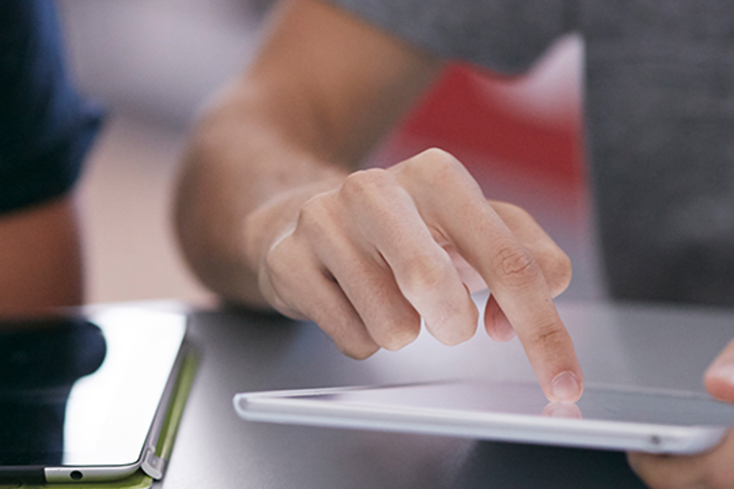 Odilo Portrait 1 hand working on tablet