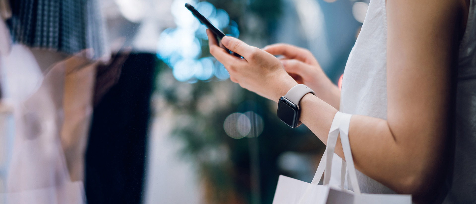 Productsup Header 2 woman on phone